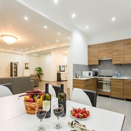 Apartment In The City Center Lll Tbilisi Exterior foto