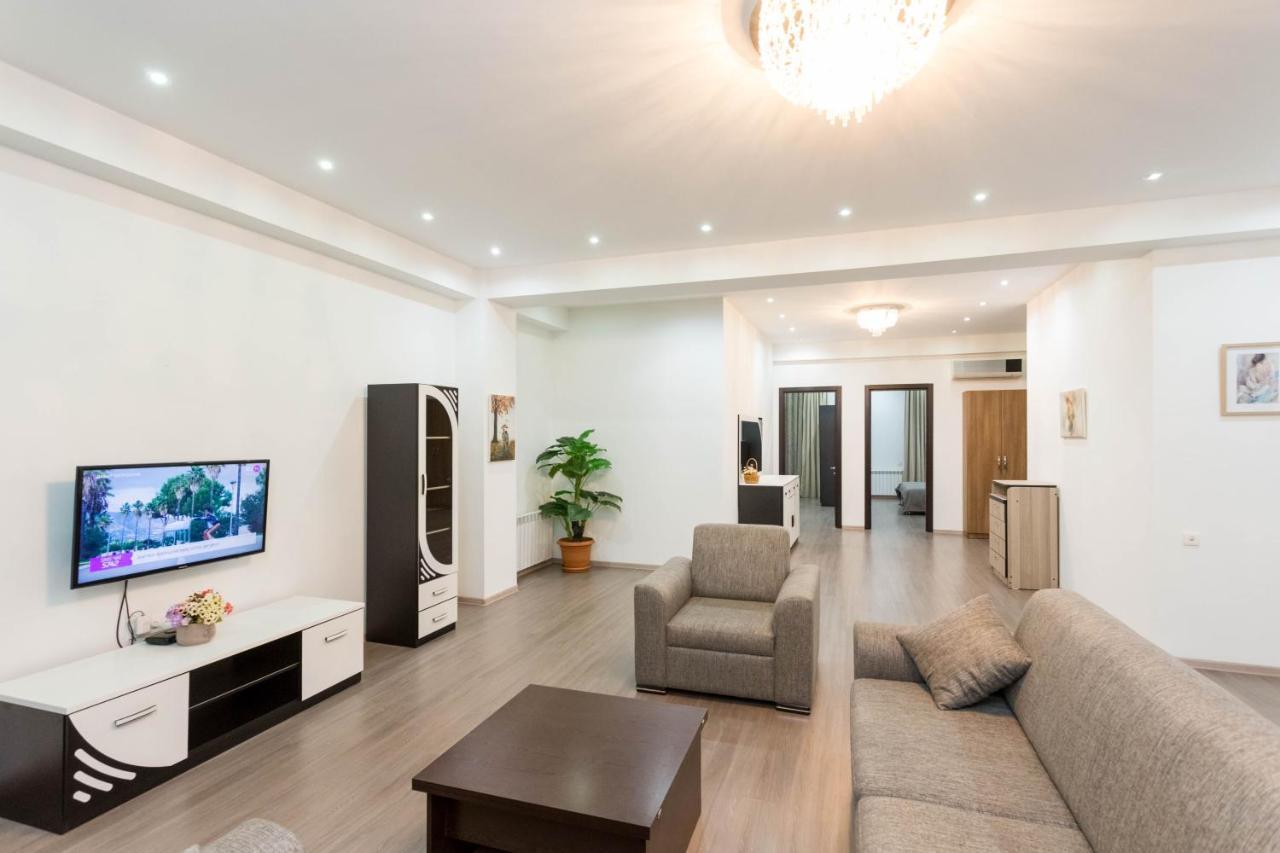 Apartment In The City Center Lll Tbilisi Exterior foto