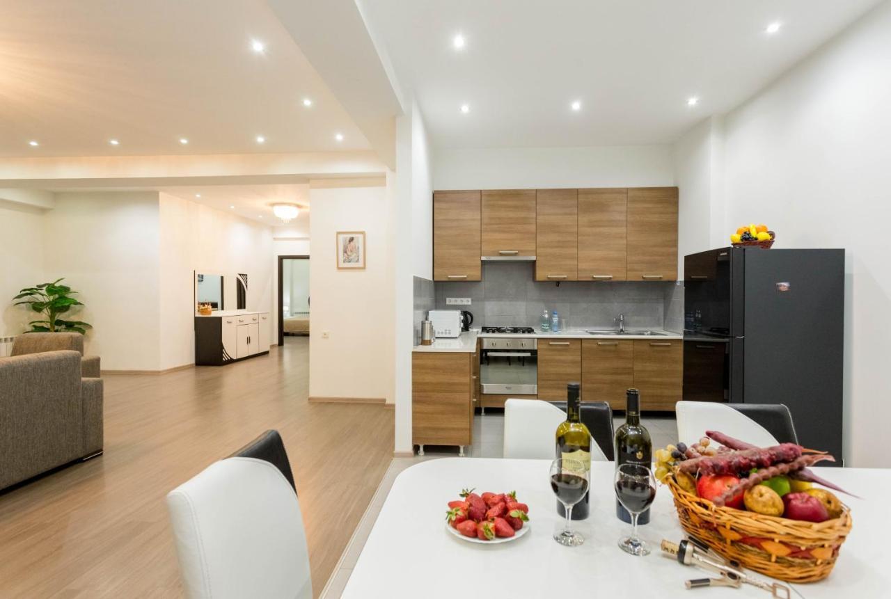 Apartment In The City Center Lll Tbilisi Exterior foto