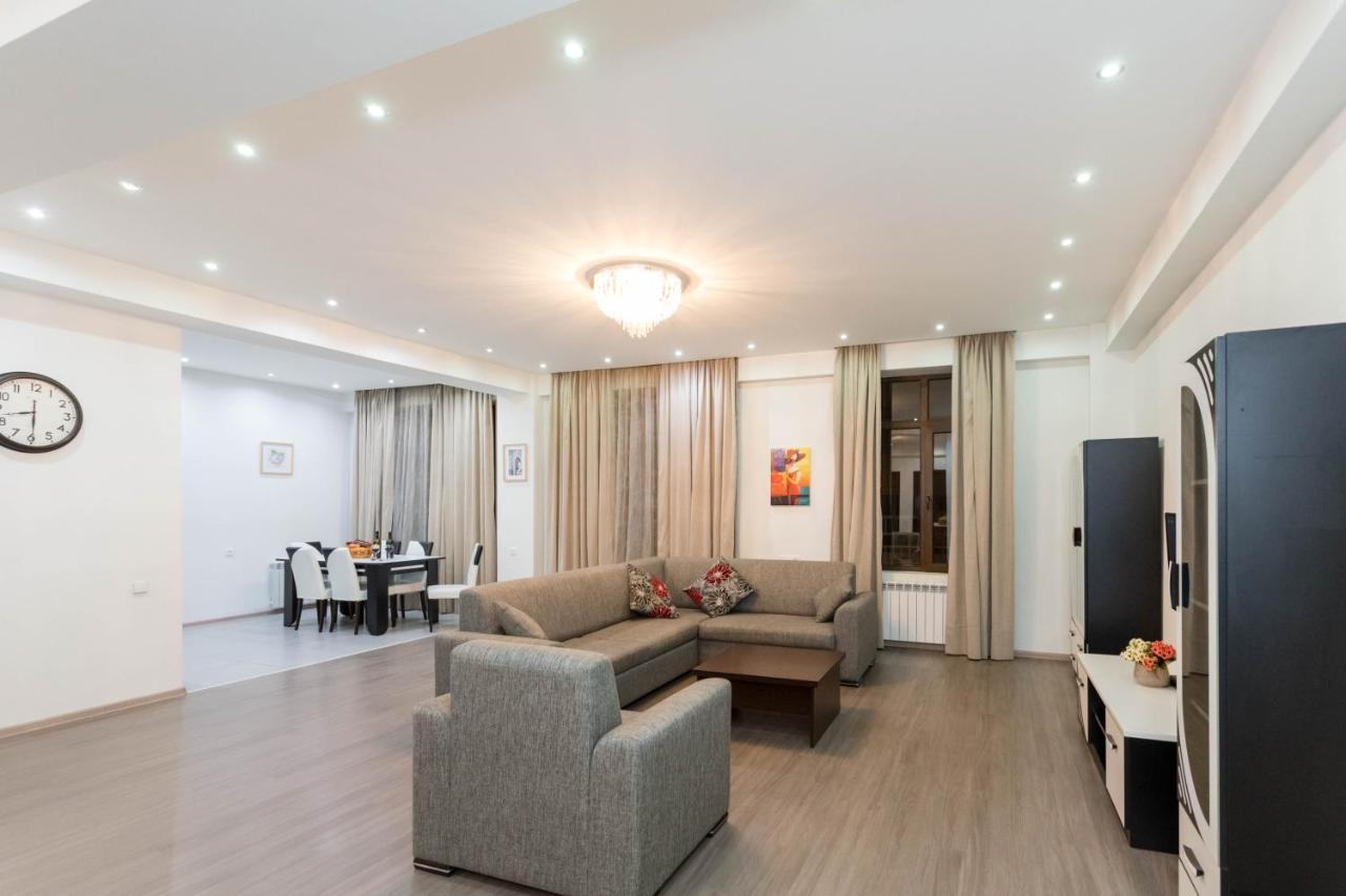 Apartment In The City Center Lll Tbilisi Exterior foto